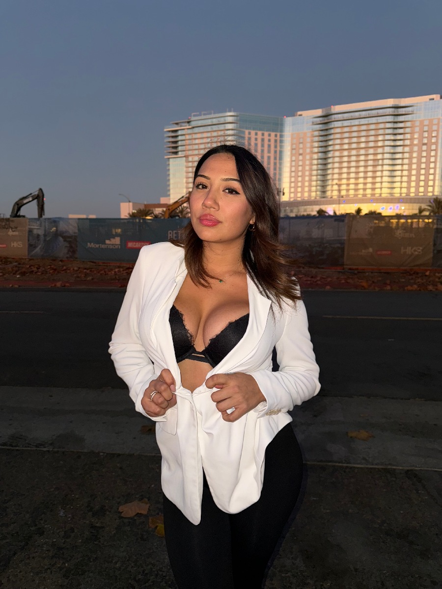 Take a pause and enjoy Ali Cruz — streaming from Rome