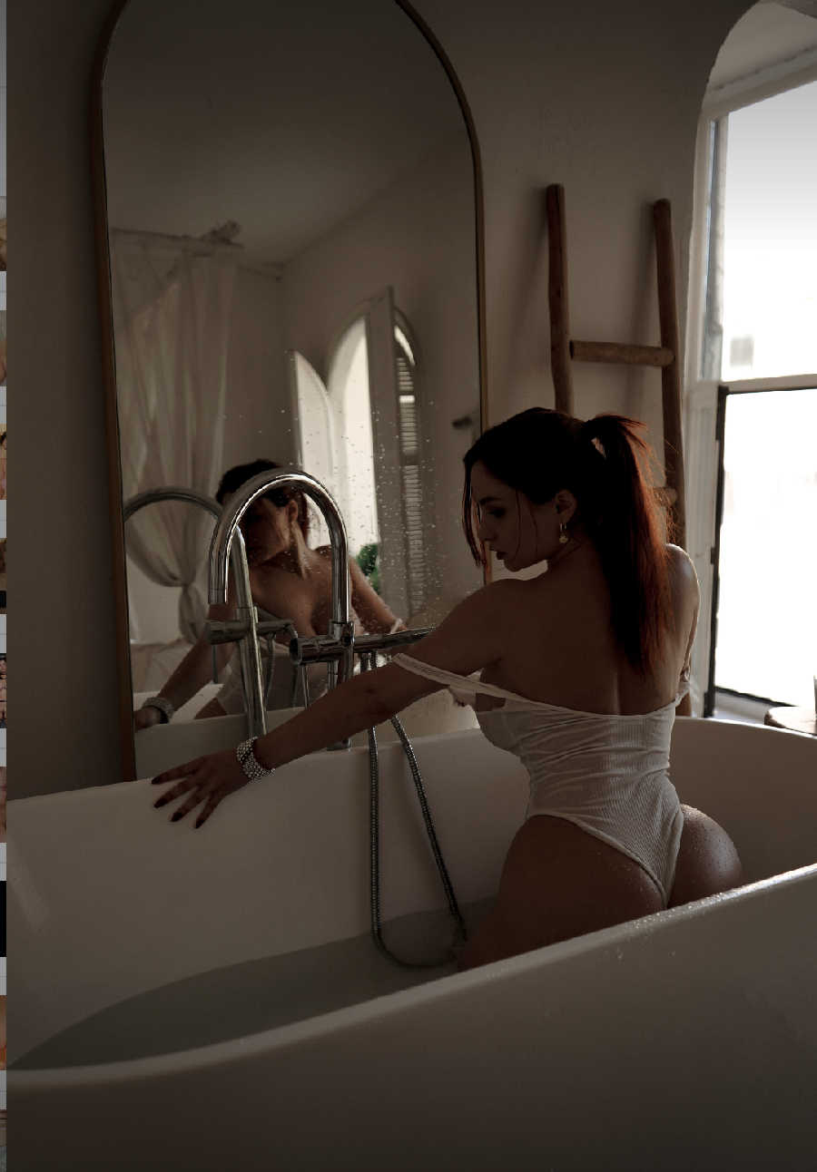 A playful frame from Miranda Faith nude — online in Rome