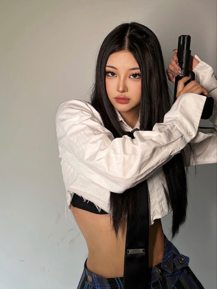 A cozy shot with Sassy girls — straight from Rome