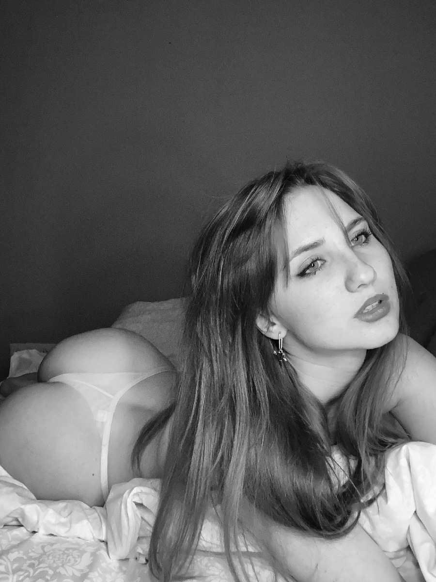 Take a pause and enjoy Nata nude — streaming from Rome