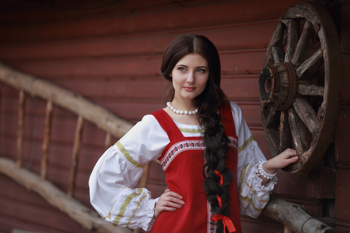 Girls in Slavic costumes’s look of the day — catch her live in Rome