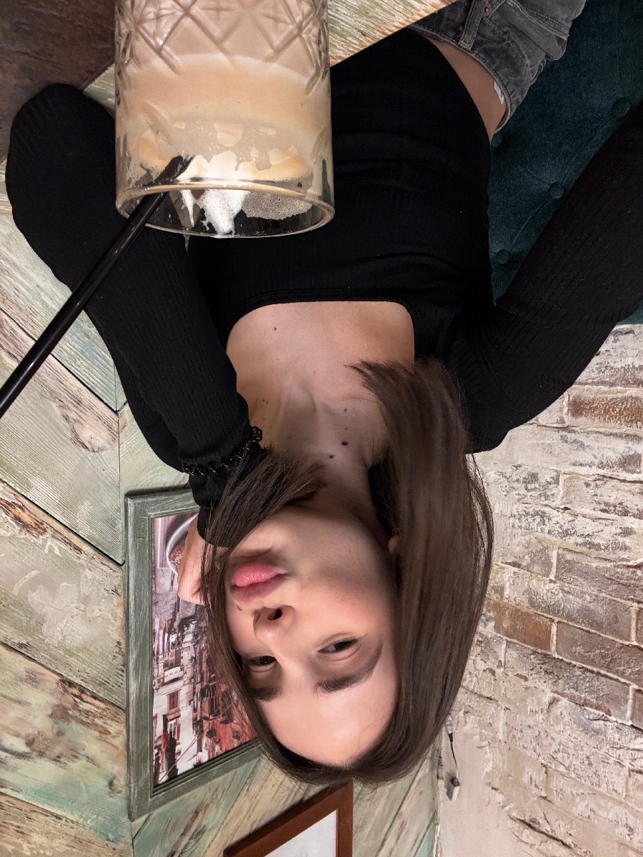 Fresh photos, fresh mood — Tina online in Rome